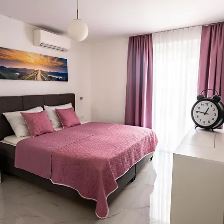 11 * Makarska