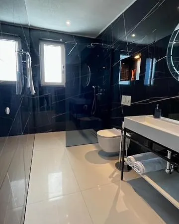 11 Apartment