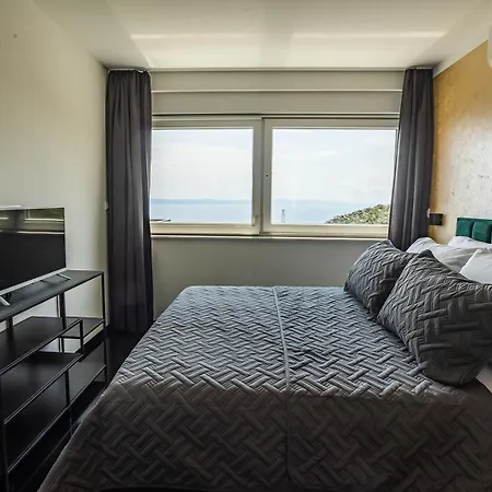 11 Apartment *